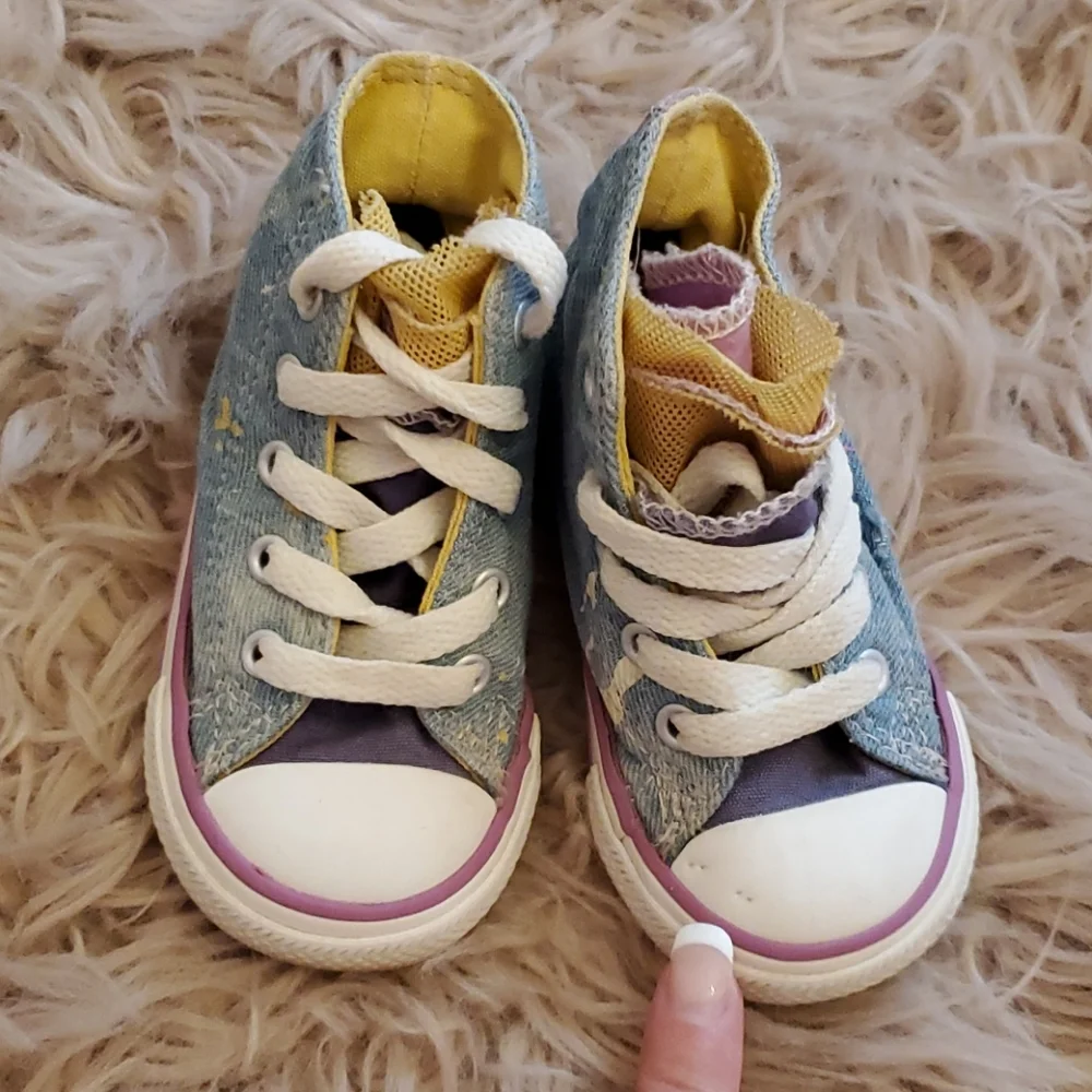 Kids Converse size 5
